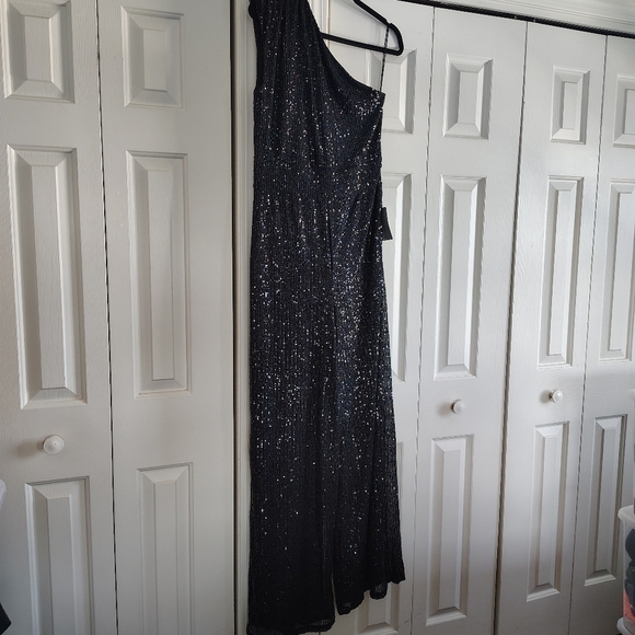 Love by Design Jupiter Sequins One Shoulder Jumpsuit Black M - Picture 4 of 13